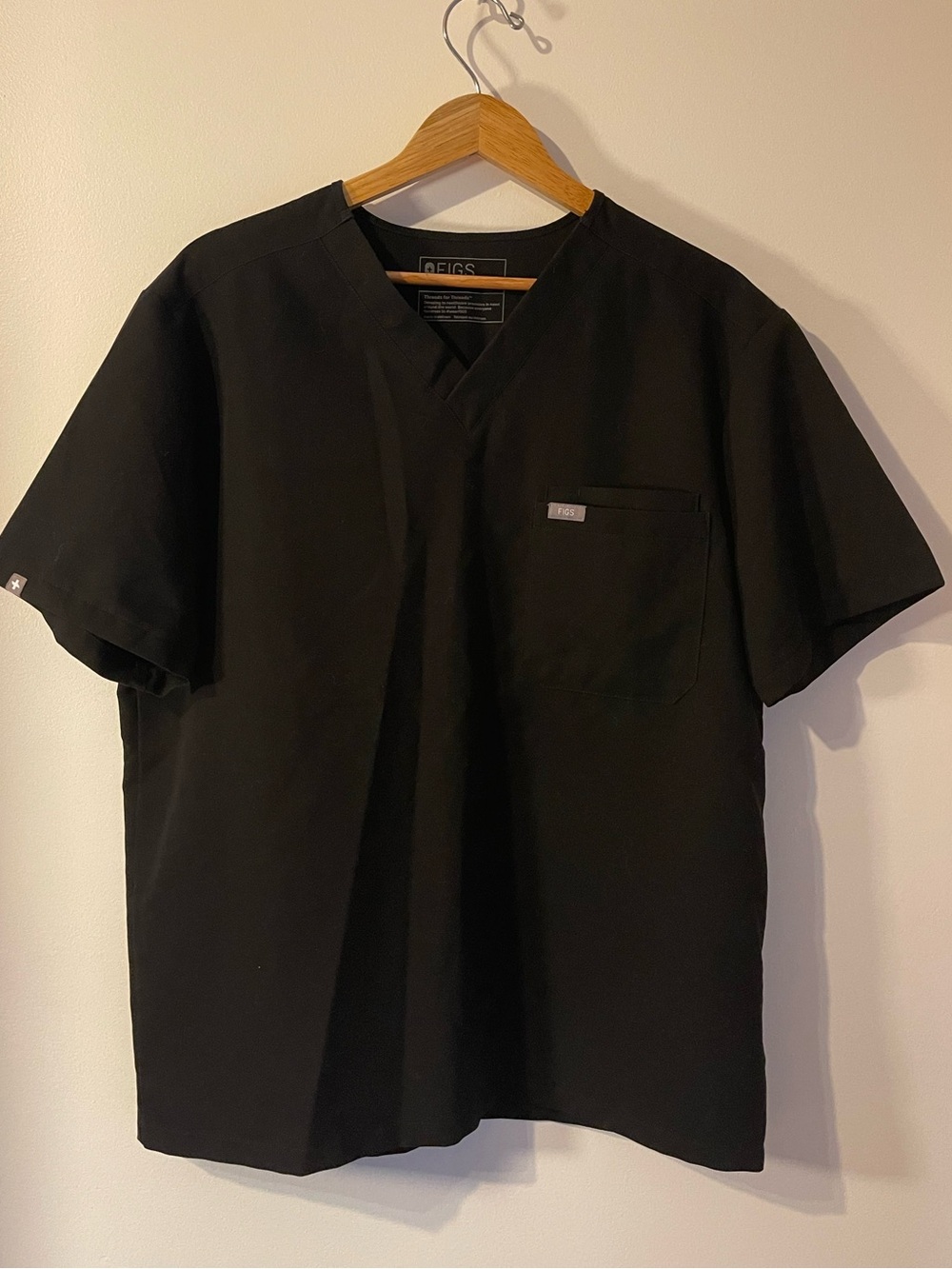 FIGS Technical Collection Black V-Neck Scrub Top L